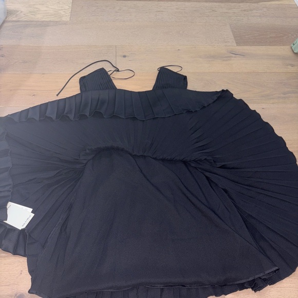 Abercrombie & Fitch Black Plunge Pleated Mini Dress - Picture 6 of 6